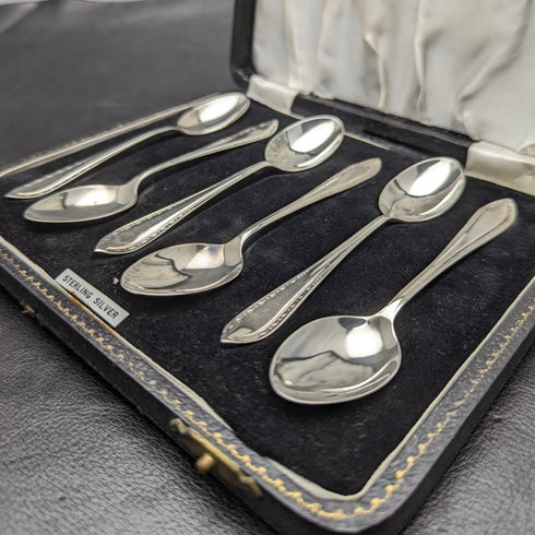 1958 British vintage sterling silver teaspoon set of 6 in a case